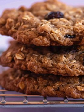 Chewy Oatmeal Raisin Cookies