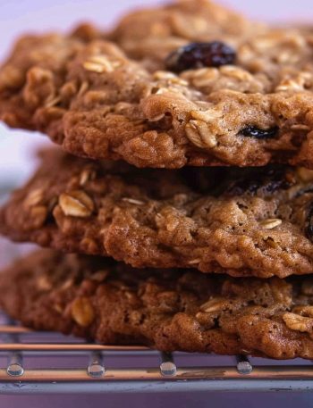 Chewy Oatmeal Raisin Cookies