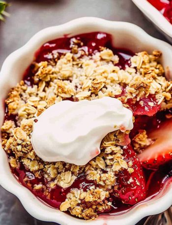 Strawberry Rhubarb Crisp (Crumble)