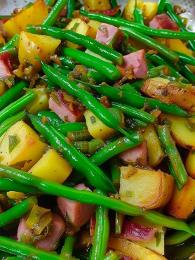 Delicious Crockpot Ham, Green Beans, and Potatoes