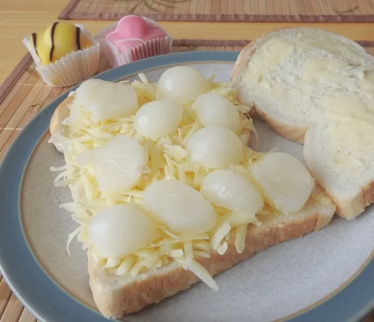 Mature Cheddar Sandwich with pickled onions and French fancies